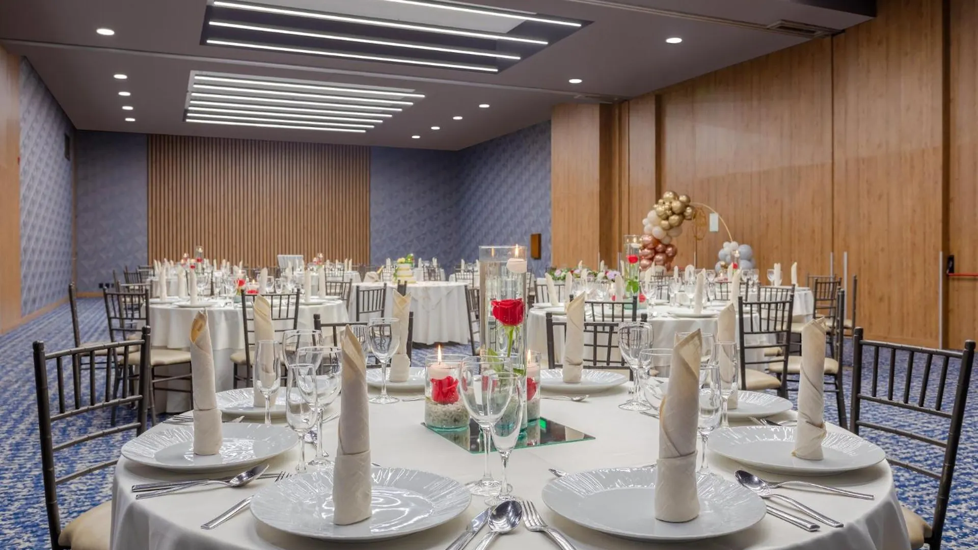 Holiday Inn Bogota Airport By Ihg מלון