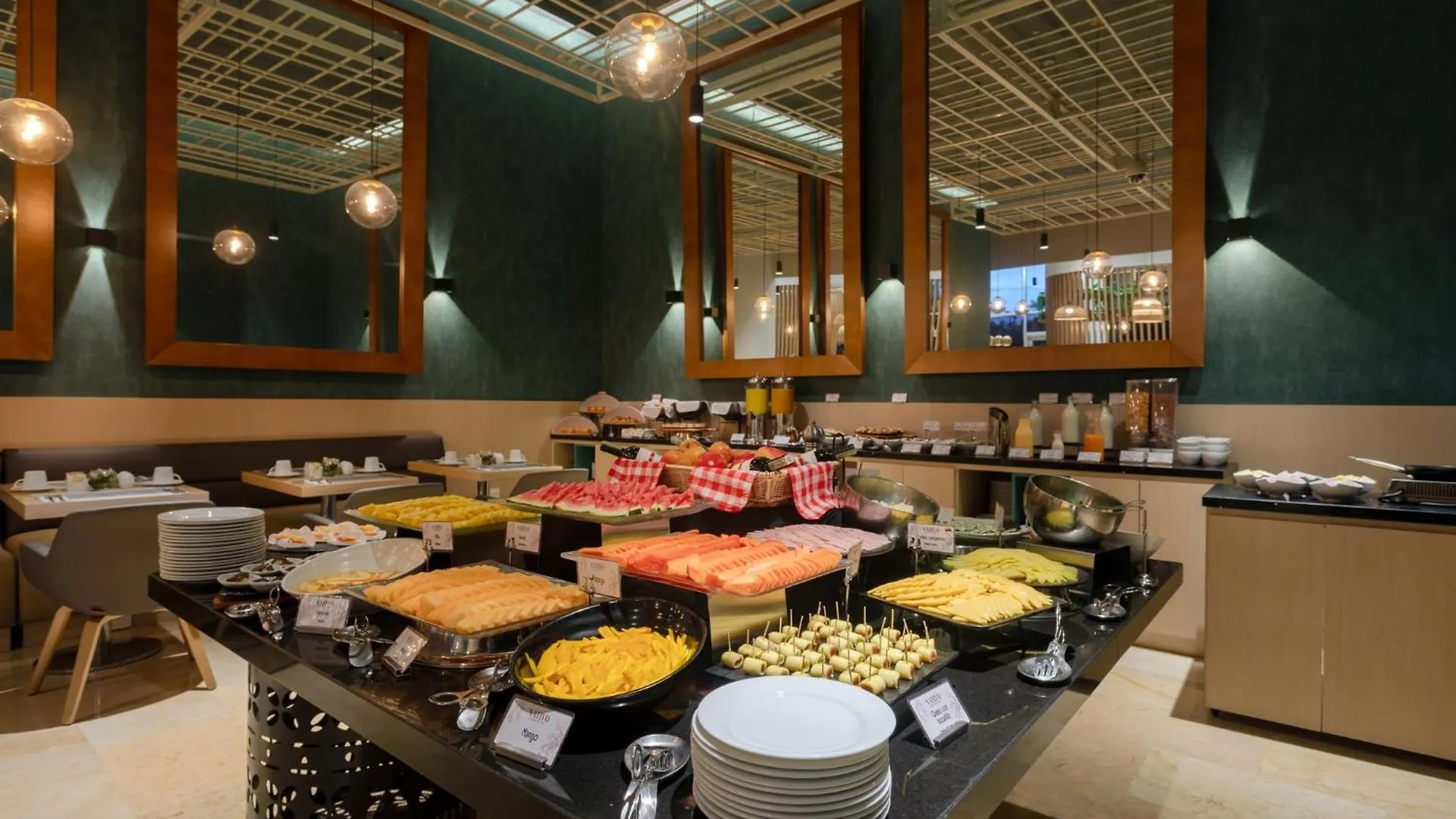Holiday Inn Bogota Airport By Ihg 4*,