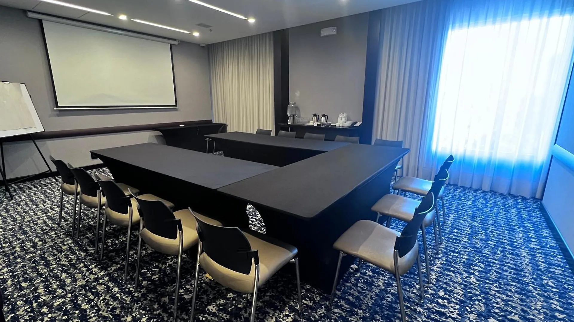 Holiday Inn Bogota Airport By Ihg 4*,